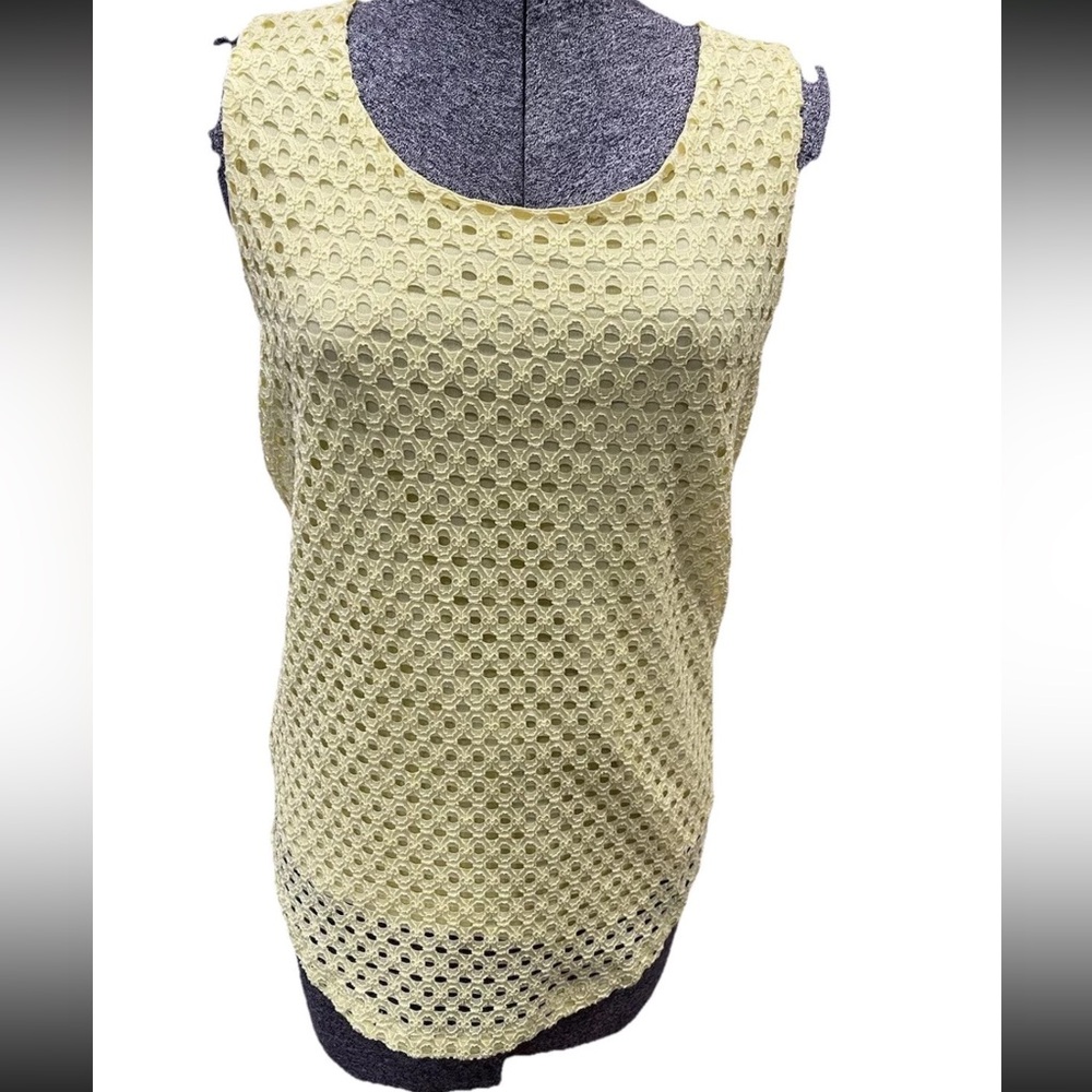 Jennie & Marlis cute cutout summer yellow‎ pullover top-ladies size M-sleeveless